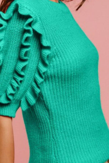 Blending Elegance and Comfort: The Art of Wearing Knitwear